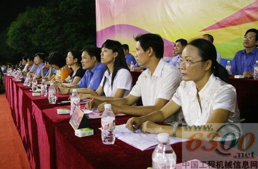 評委及領導、嘉賓觀看比賽