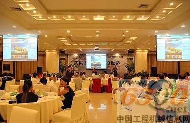 長江起重機新車交接儀式在柳州舉行