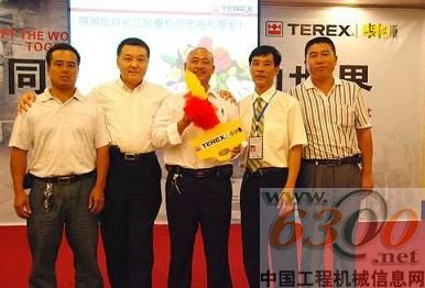長江起重機新車交接儀式在柳州舉行