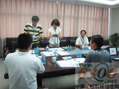 　　中國工程機械維修企業資質認證專家到集團技術服務公司進行現場認證工作