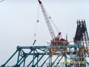 武橋重工二七長江大橋架梁吊機交付使用