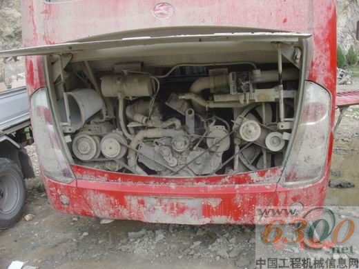 被泥沙污染的發(fā)動(dòng)機(jī)倉(cāng)