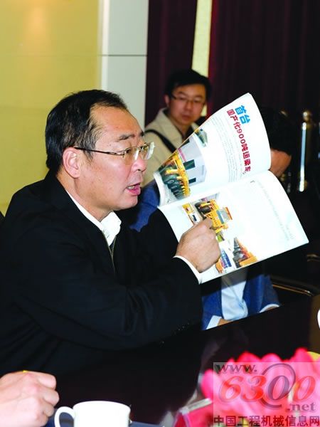 珠海市長鐘世堅到武橋重工公司考察