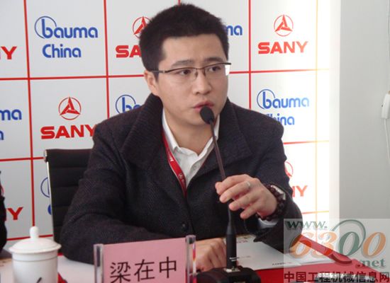 三一重工泵送事業部總經理梁在中先生在發布會現場接受媒體采訪
