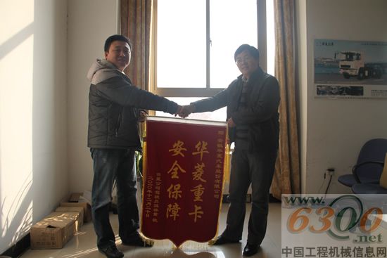 品質(zhì)過硬 華菱重卡讓駕駛員躲過一劫