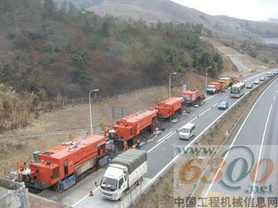 廈蓉高速橋頭跳車治理過程中交通干擾小