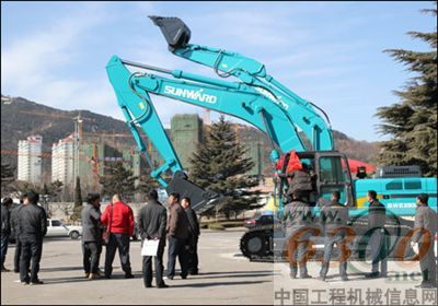 山河智能挖掘機(jī)煙臺(tái)訂貨會(huì)現(xiàn)場(chǎng)