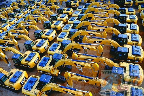 168輛卡特大型挖掘機“登陸”連云港