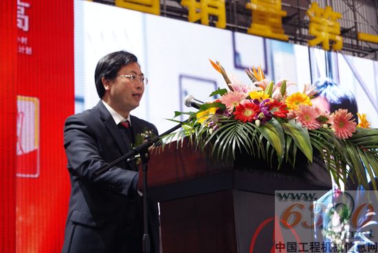 三一重機總經理戴晴華致辭并推出全新的品牌價值123承諾