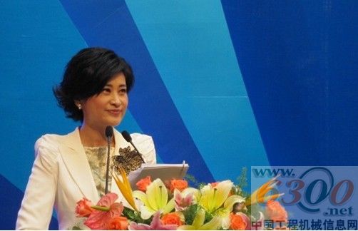 鳳凰衛視著名主持人吳小莉主持論壇開幕式