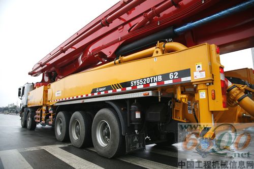 62米泵車從三一工業城中出發