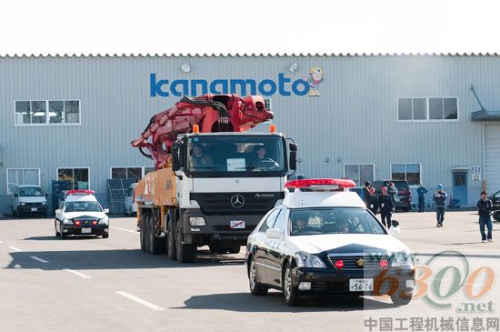 3月27日上午，泵車出發前往福島核電站