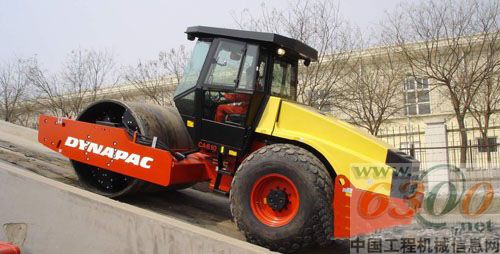 戴納派克CA610D單鋼輪振動壓路機