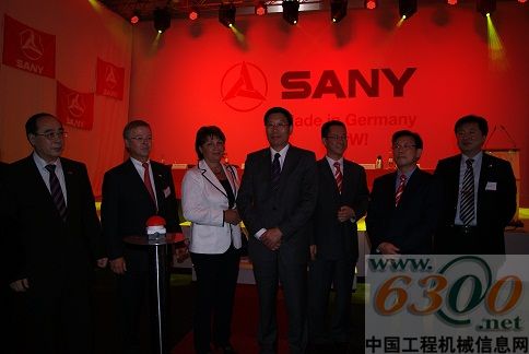 　　出席三一德國產業園開業典禮領導共同按下啟動按鈕