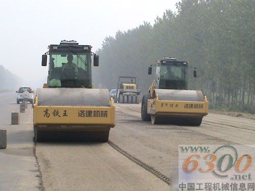 洛建,壓路機(jī)