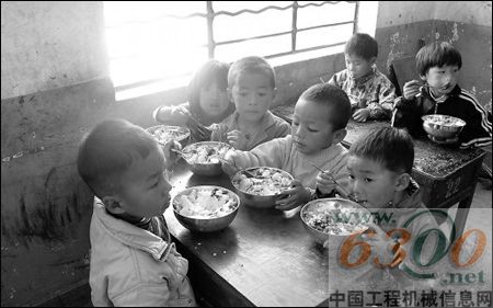 工 程 機 械,小 松