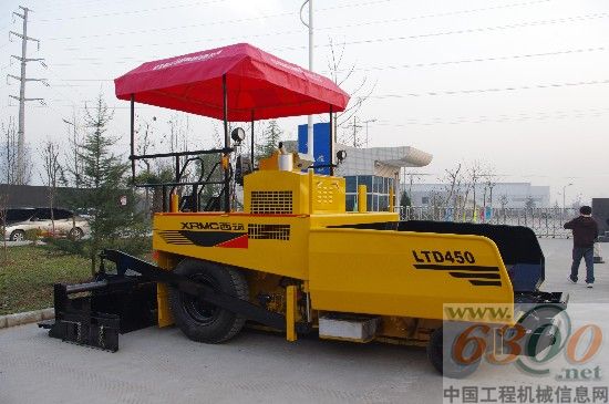 中交西筑攤鋪機