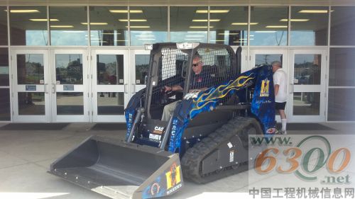 凱斯TR270履帶式滑移裝載機