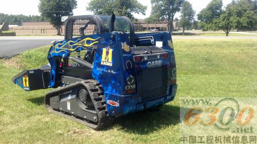 工作中的凱斯TR270履帶式滑移裝載機