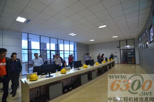環(huán)保型攪拌樓正式建成投產(chǎn)